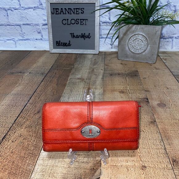 Fossil Wallet Red Leather Maddox Flap Snap Credit Card Tri Fold - Picture 1 of 7